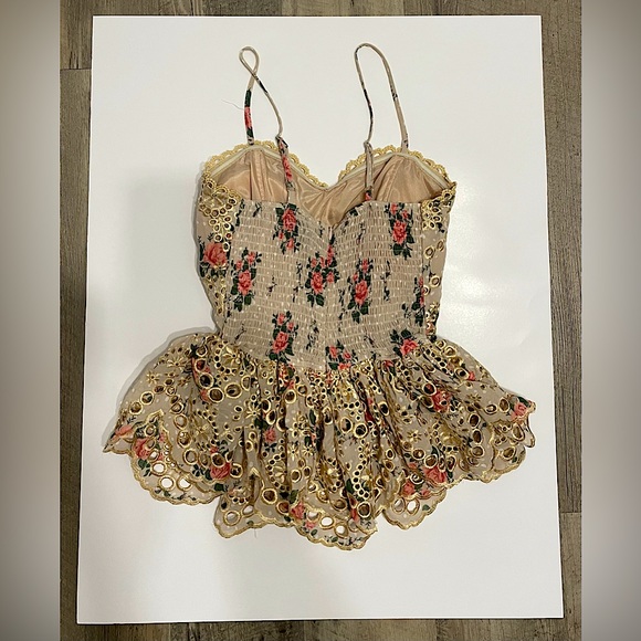 Corset /baby doll fit. Zips in the back and adjustable straps. - Picture 2 of 3